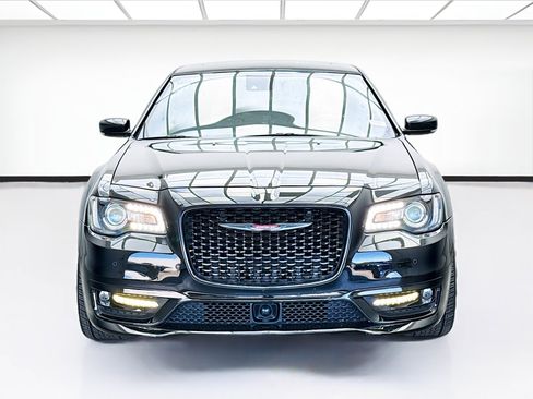 Used 2023 Chrysler 300 S w/ Comfort Group RWD image 2