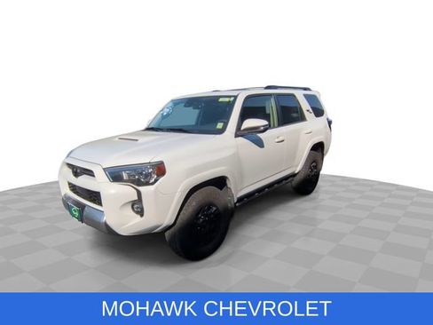 Used 2023 Toyota 4Runner TRD Off-Road Premium w/ Moonroof Package AWD/4WD image 4