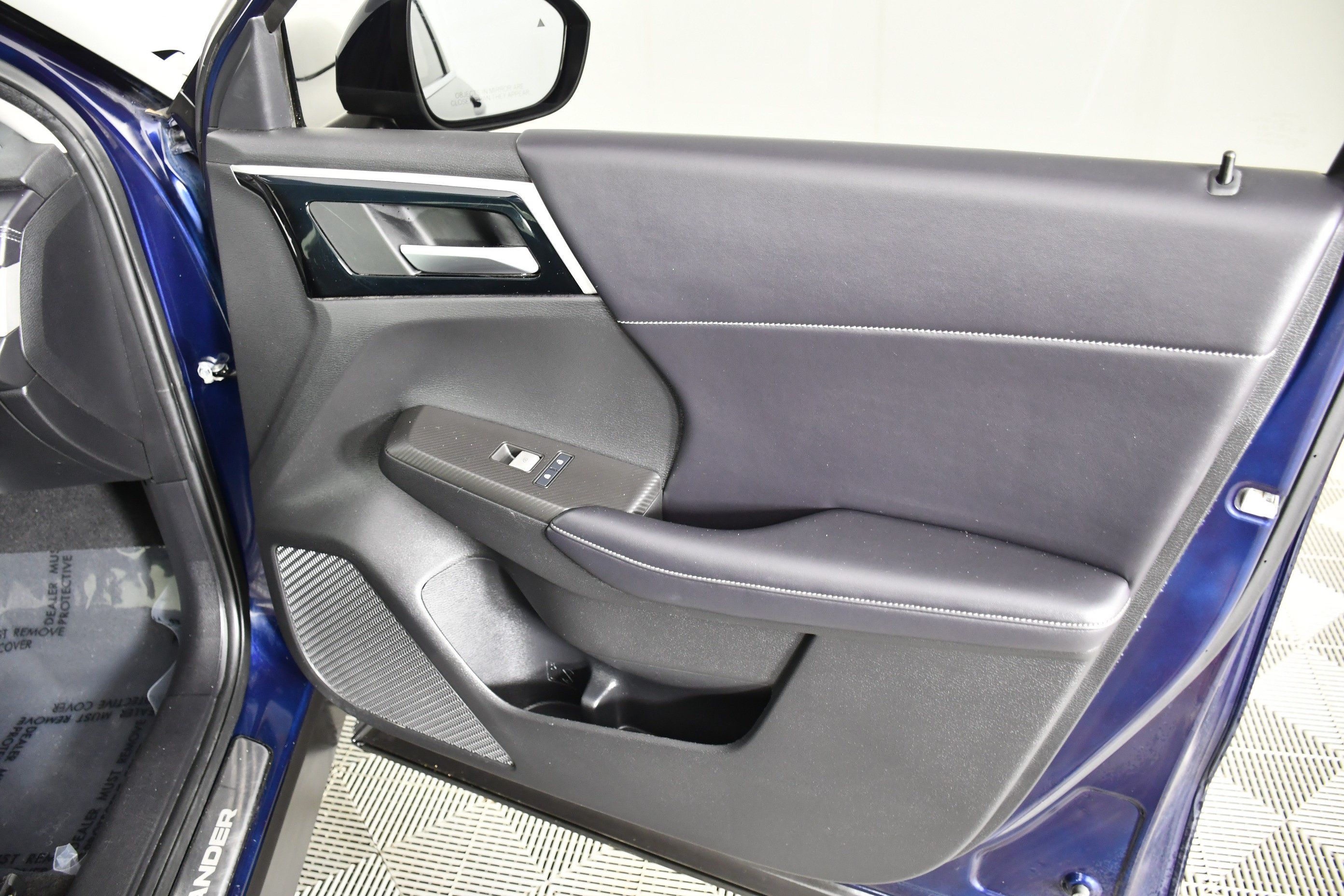 Used 2023 Mitsubishi Outlander SE AWD/4WD image 38