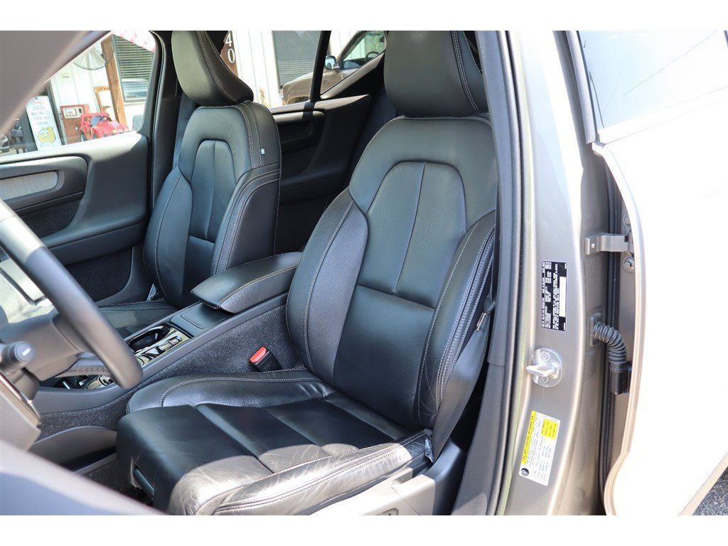 Used 2022 Volvo XC40 T5 Inscription AWD/4WD image 11