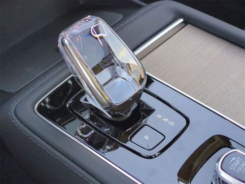 Used 2026 Volvo XC90 B6 Plus w/ Protection Package Premier image 31