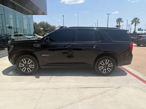Used 2023 GMC Yukon AT4 w/ AT4 Premium Package AWD/4WD image 8