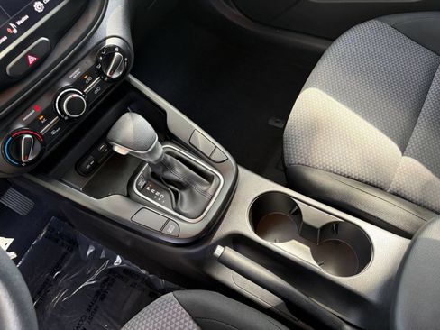 Used 2025 Kia Soul LX w/ LX Technology Package FWD image 39