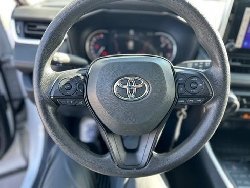 Used 2025 Toyota RAV4 LE AWD/4WD image 14