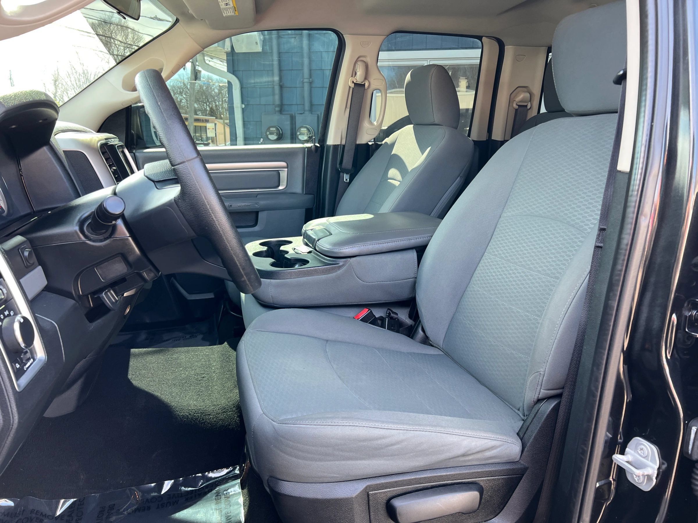 Used 2017 RAM 1500 Classic SLT AWD/4WD image 11