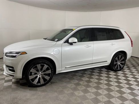 Used 2025 Volvo XC90 T8 Plus w/ Protection Package Premier AWD/4WD image 6