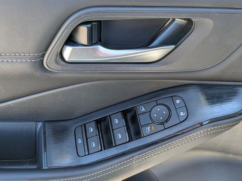 Used 2023 Nissan Rogue SV w/ SV Premium B Package image 11