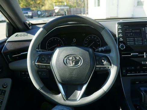 Used 2021 Toyota Avalon Limited image 6