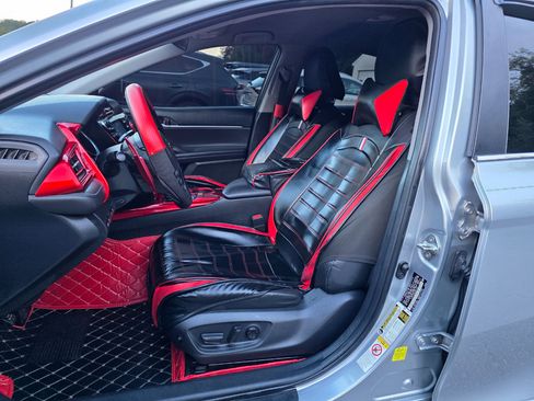 Used 2018 Toyota Camry SE image 9