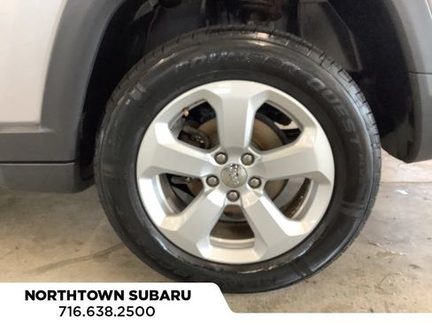 Used 2018 Jeep Compass Latitude w/ Cold Weather Group AWD/4WD image 23