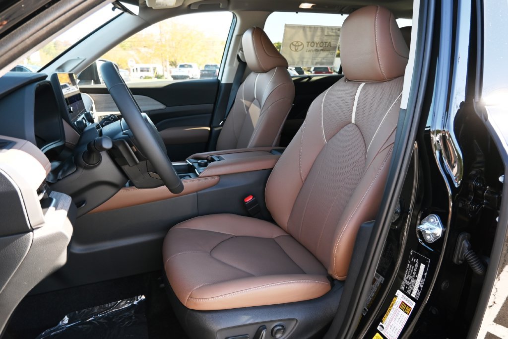 New 2026 Toyota Grand Highlander AWD image 12
