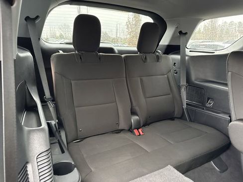 Used 2022 Ford Explorer XLT image 15