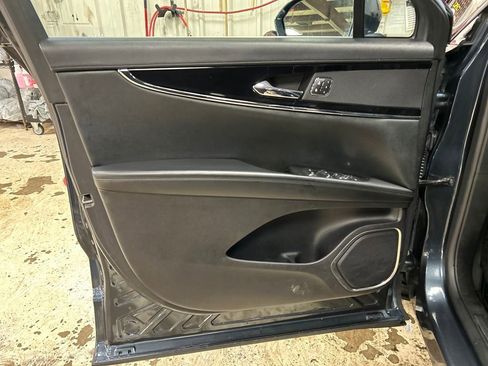 Used 2021 Lincoln Nautilus AWD image 14