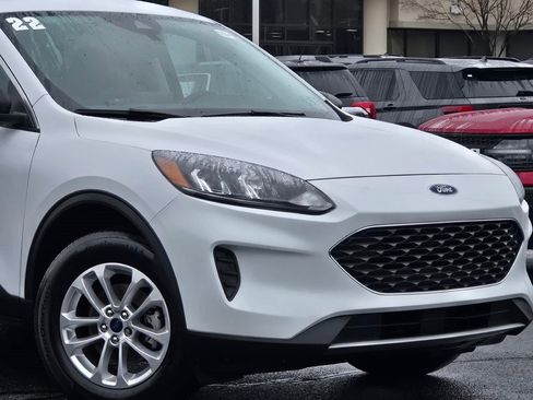 Certified 2022 Ford Escape SE w/ Cold Weather Package image 2