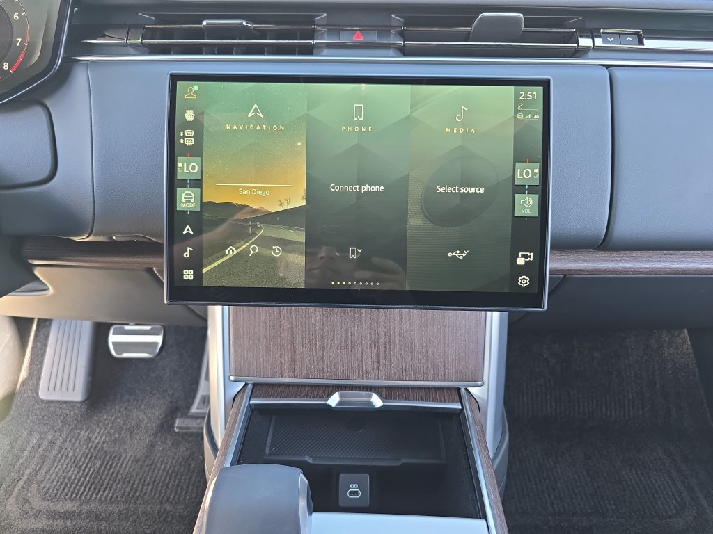 Certified 2025 Land Rover Range Rover Long Wheelbase SE AWD/4WD image 22