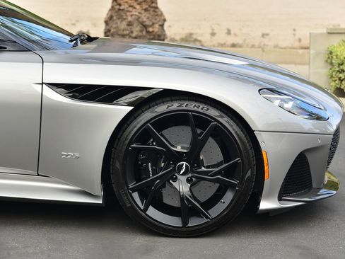 Used 2023 Aston Martin DBS Coupe RWD image 4