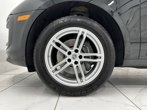 Certified 2024 Porsche Macan image 16