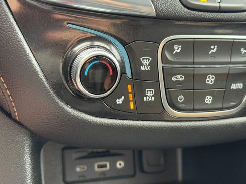 Used 2023 Chevrolet Equinox Premier FWD image 23