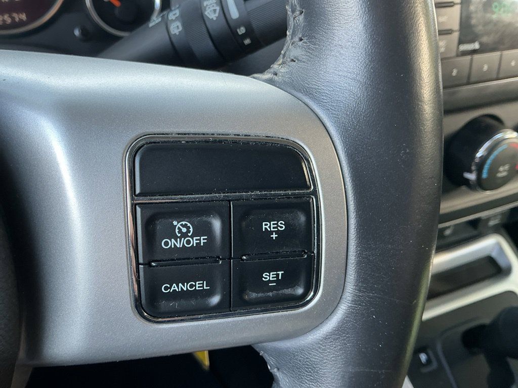 Used 2016 Jeep Compass Latitude FWD image 22