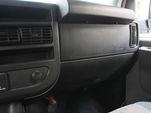Used 2017 GMC Savana 2500 RWD image 18