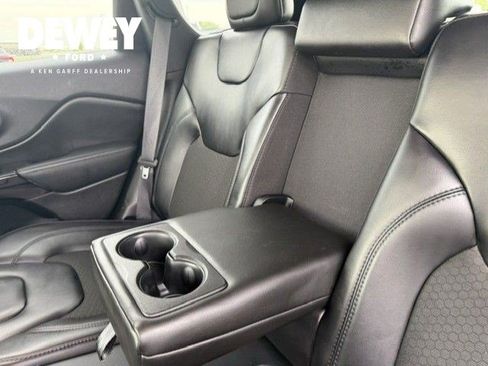 Used 2021 Jeep Cherokee Latitude Plus AWD/4WD image 25