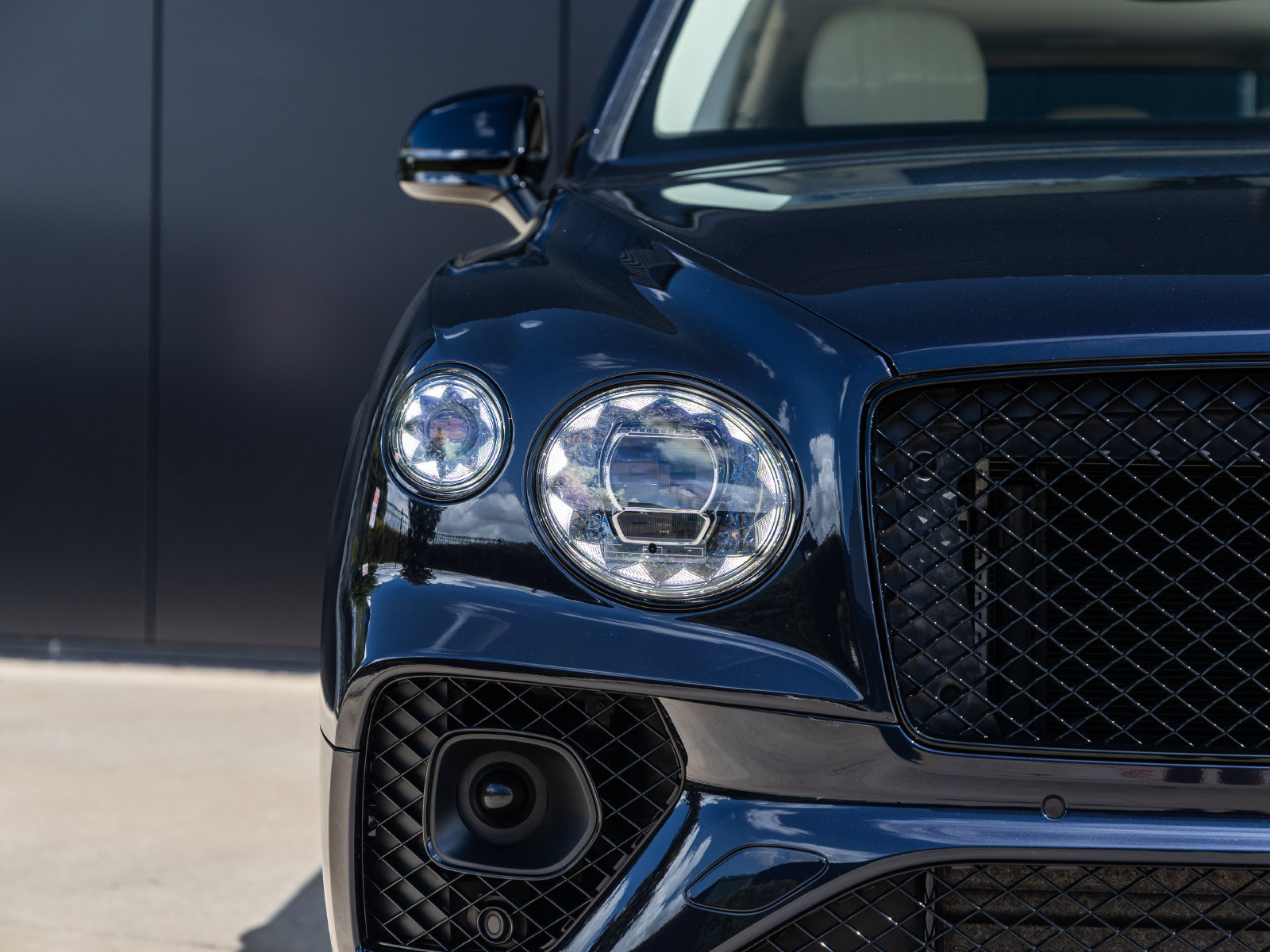 Used 2023 Bentley Bentayga AWD/4WD image 16