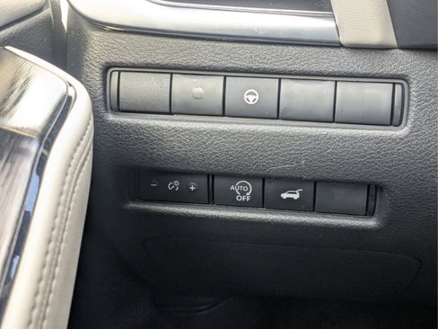 Used 2025 Nissan Rogue SV FWD image 23
