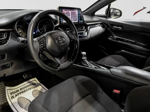 Used 2019 Toyota C-HR XLE image 3