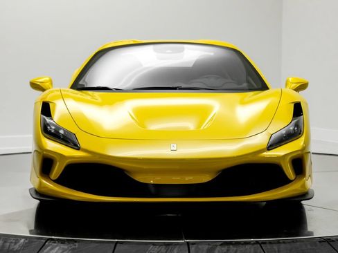 Used 2022 Ferrari F8 Tributo RWD image 2