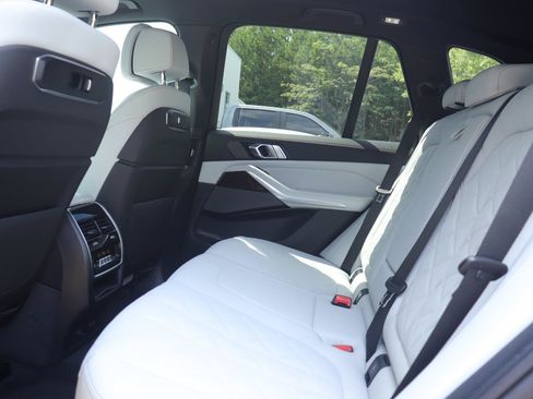 New 2026 BMW X5 sDrive40i w/ Climate Comfort Package RWD image 12