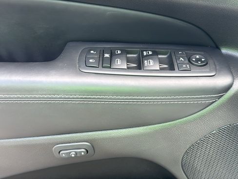 Used 2019 Jeep Grand Cherokee Overland AWD/4WD image 14