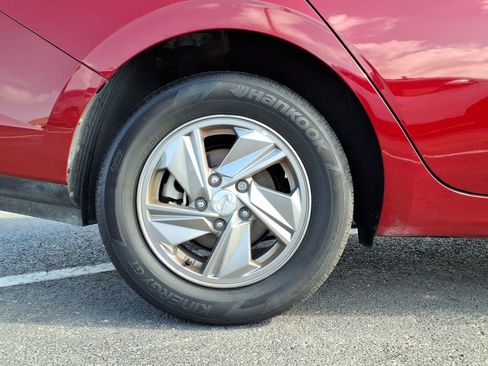 Used 2025 Hyundai Elantra SE image 19