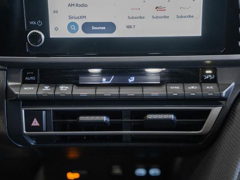 Used 2025 Toyota Camry SE image 20