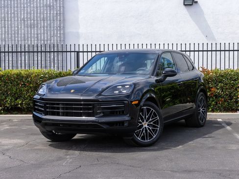 Used 2024 Porsche Cayenne image 16