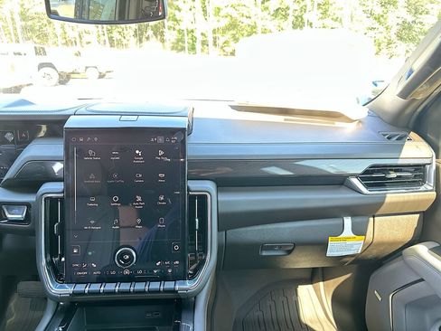Used 2025 GMC Yukon XL Elevation RWD image 20