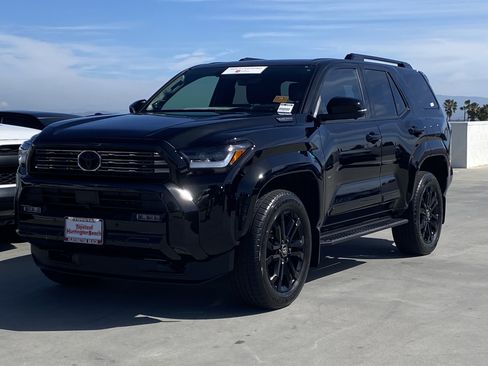 Certified 2025 Toyota 4Runner 4WD image 6