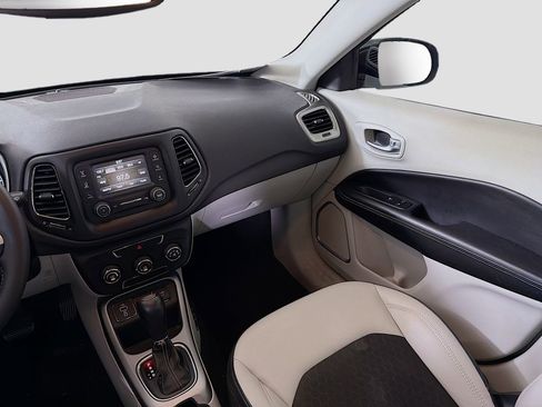 Used 2018 Jeep Compass Latitude FWD image 24