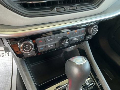 Used 2025 Jeep Compass Limited image 24