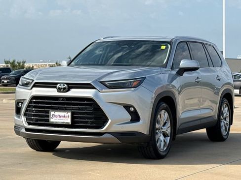 Used 2024 Toyota Grand Highlander AWD Hybrid image 3