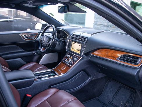 Used 2017 Lincoln Continental Reserve w/ Luxury Package image 17