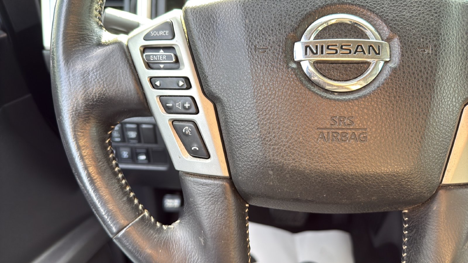 Used 2018 Nissan Titan PRO-4X w/ Pro-4x Convenience Package AWD/4WD image 14