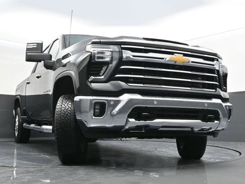 Certified 2025 Chevrolet Silverado 2500 LTZ w/ LTZ Convenience Package image 41