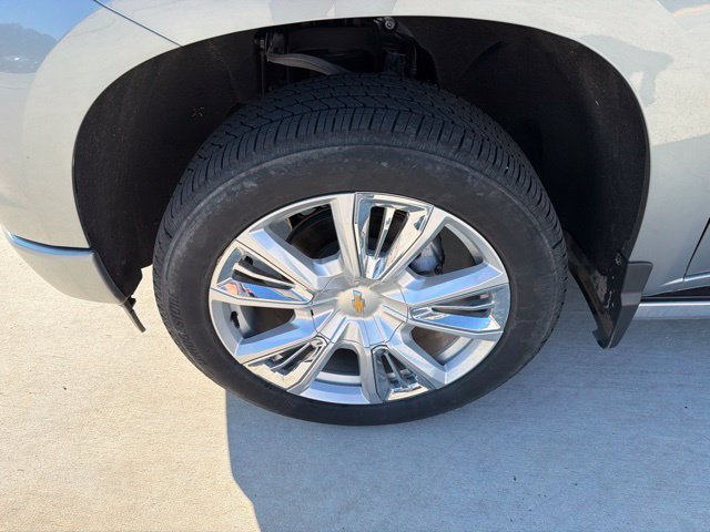 Used 2025 Chevrolet Silverado 1500 High Country w/ High Country Premium Package AWD/4WD image 4