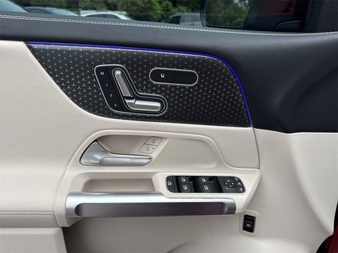 New 2025 Mercedes-Benz GLB 250 image 24