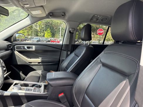 Used 2021 Ford Explorer XLT w/ Equipment Group 202A RWD image 17