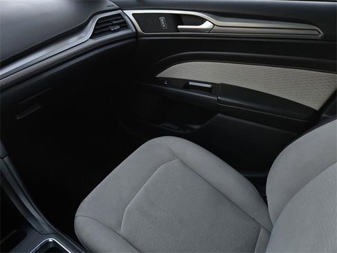 Used 2020 Ford Fusion SE w/ Equipment Group 151A image 22