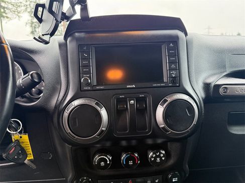 Used 2017 Jeep Wrangler Sport image 21