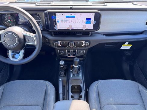 Used 2025 Jeep Wrangler Unlimited Sahara AWD/4WD image 11