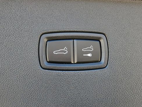 Certified 2025 Porsche Cayenne image 29