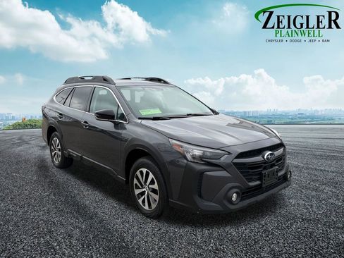 Used 2023 Subaru Outback Premium image 12